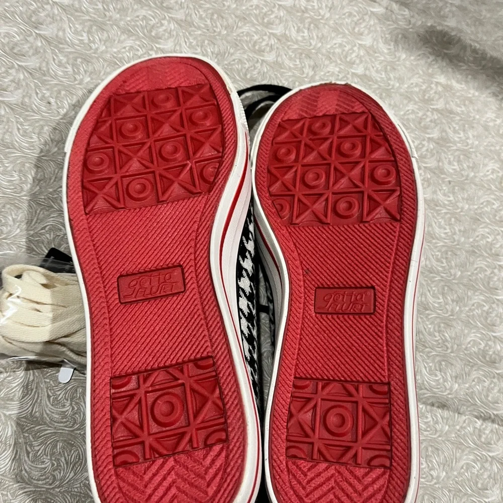 NWT Houndstooth Black and White Women's Sneakers - Picture 5 of 8